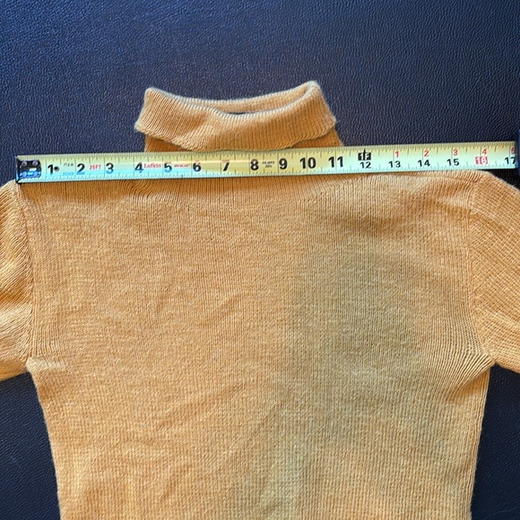 100% baby alpaca wool Peruvian sweater in goldenrod yellow - Picture 8 of 11